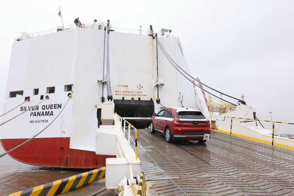Dự kiến, sau khoảng 20 ngày xuất phát từ cảng MPC Port, Hải Phòng, lô xe sẽ cập cảng California, Mỹ và sẽ được bàn giao tới những khách hàng đầu tiên vào cuối tháng 12/2022. (Minh Hiếu/Vietnam+)