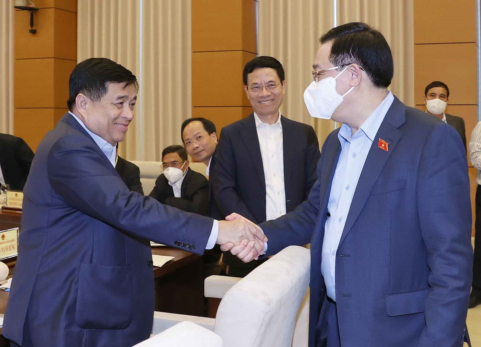 Chủ tịch Quốc hội Vương Đình Huệ với các đại biểu. (Ảnh: Doãn Tấn/TTXVN)