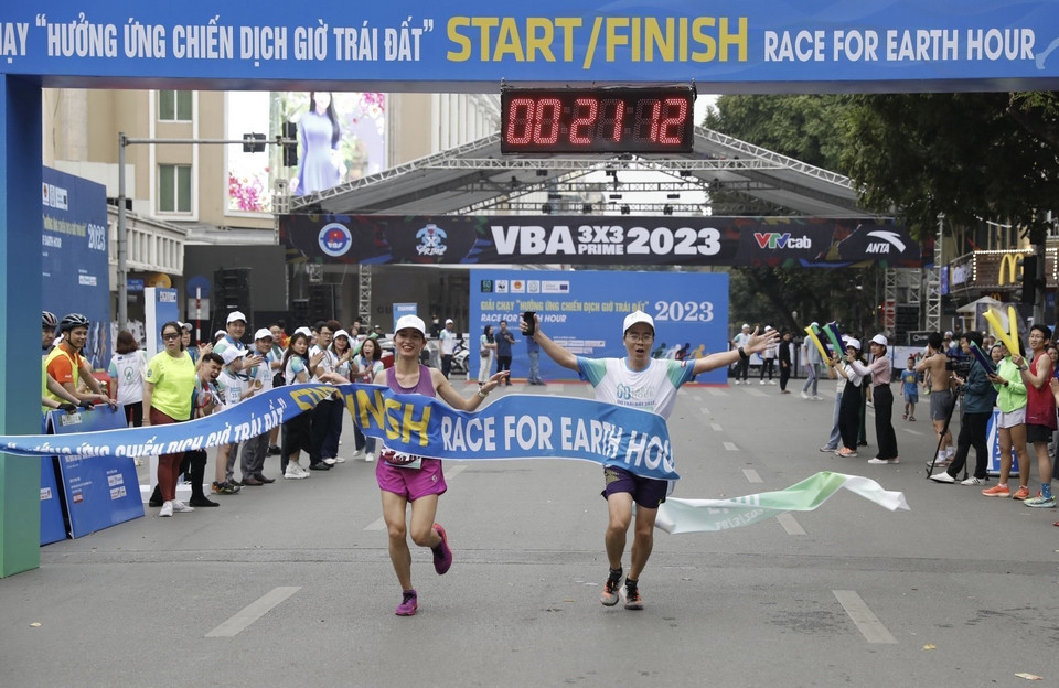 Các vận động viên về nhất. (Ảnh: Trần Việt/TTXVN)