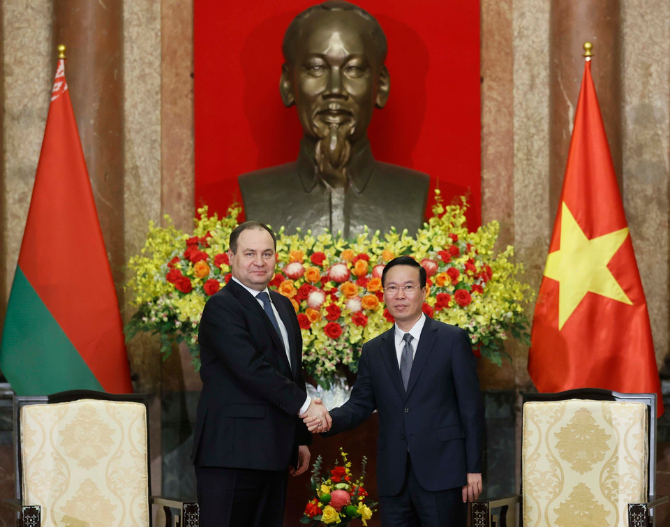 Chủ tịch nước Võ Văn Thưởng tiếp Thủ tướng Belarus Roman Golovchenko. (Ảnh: Thống Nhất/TTXVN)