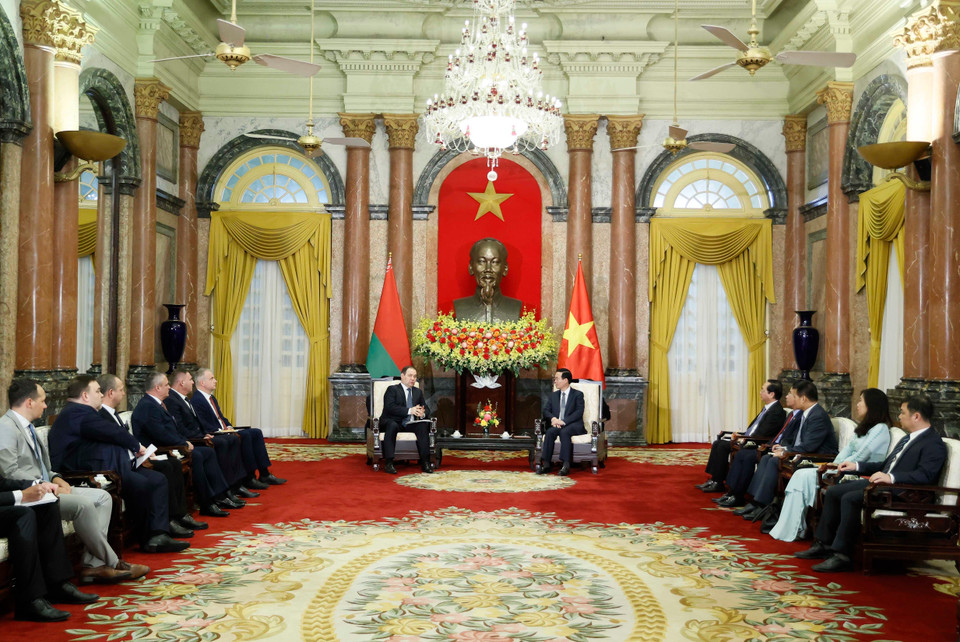 Chủ tịch nước Võ Văn Thưởng tiếp Thủ tướng Belarus Roman Golovchenko. (Ảnh: Thống Nhất/TTXVN)