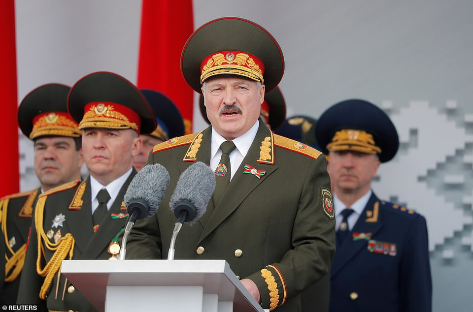 Tổng thống Belarus Alexander Lukashenko nhấn mạnh lễ duyệt binh tại thủ đô Minsk là lễ duyệt binh duy nhất tại các nước thuộc Liên Xô trước đây trong dịp này năm nay.