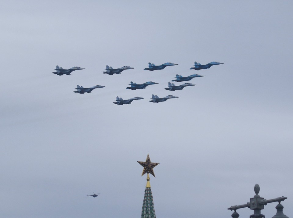Biên đội máy bay chiến đấu tham gia diễu binh không quân. (Ảnh: Trần Hiếu/TTXVN)