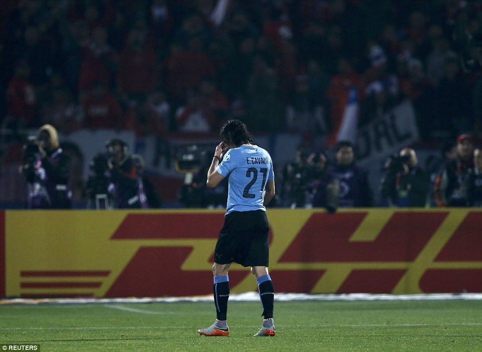 Chiếc thẻ đỏ của Cavani đã tạo ra bước ngoặt của trận đấu.