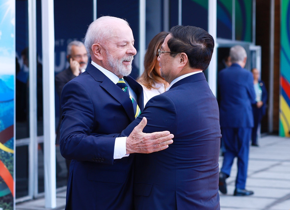 Tổng thống Brazil, Chủ tịch G20 Luiz Inácio Lula da Silva đón Thủ tướng Phạm Minh Chính tham dự Hội nghị thượng đỉnh G20. (Ảnh: Dương Giang/TTXVN)