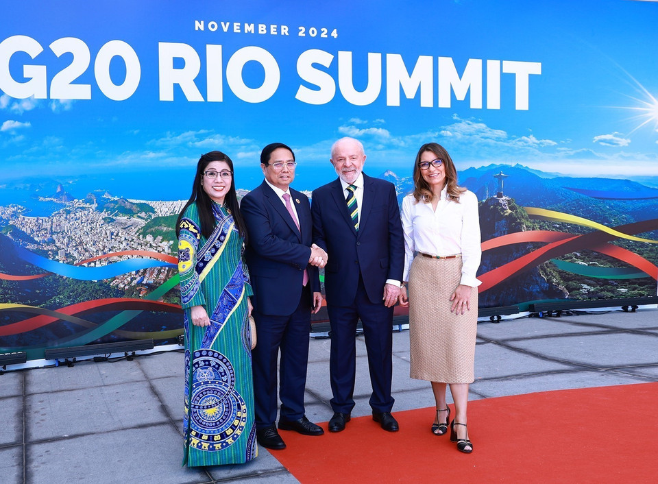 Tổng thống Brazil, Chủ tịch G20 Luiz Inácio Lula da Silva và Phu nhân đón Thủ tướng Phạm Minh Chính và Phu nhân. (Ảnh: Dương Giang/TTXVN)