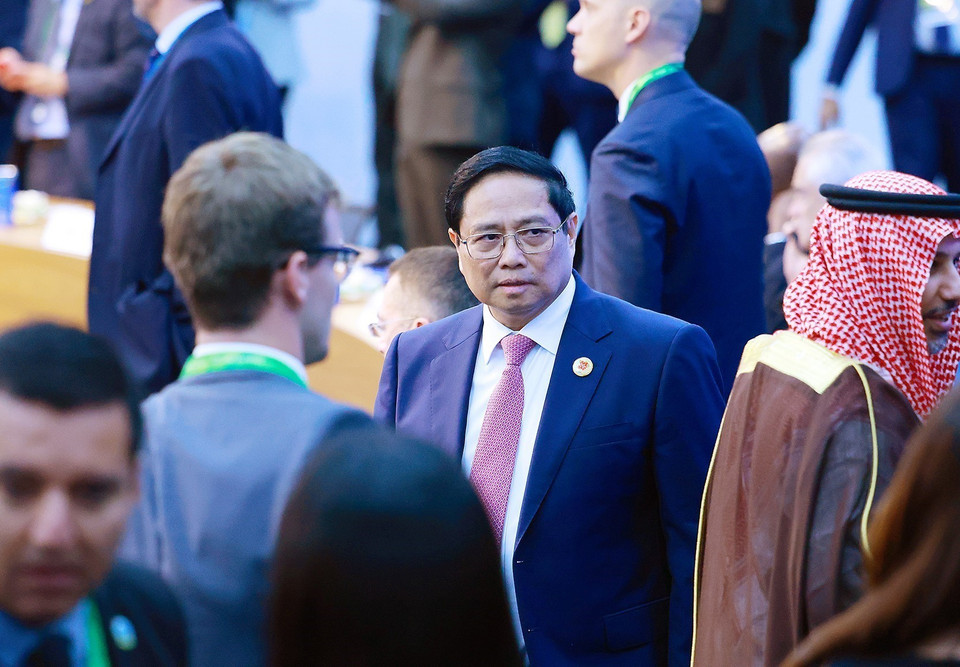 Thủ tướng Phạm Minh Chính đến dự Phiên thảo luận “Cuộc chiến chống đói nghèo”. (Ảnh: Dương Giang/TTXVN)