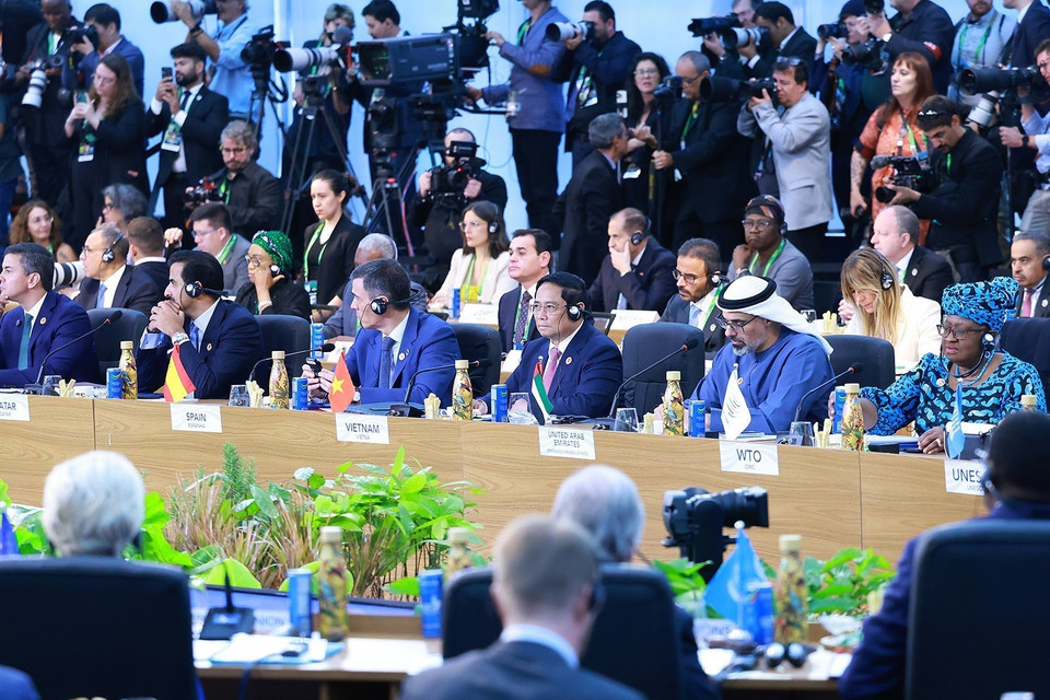 Thủ tướng Phạm Minh Chính dự và phát biểu tại Phiên thảo luận “Cuộc chiến chống đói nghèo”.(Ảnh: Dương Giang/TTXVN)