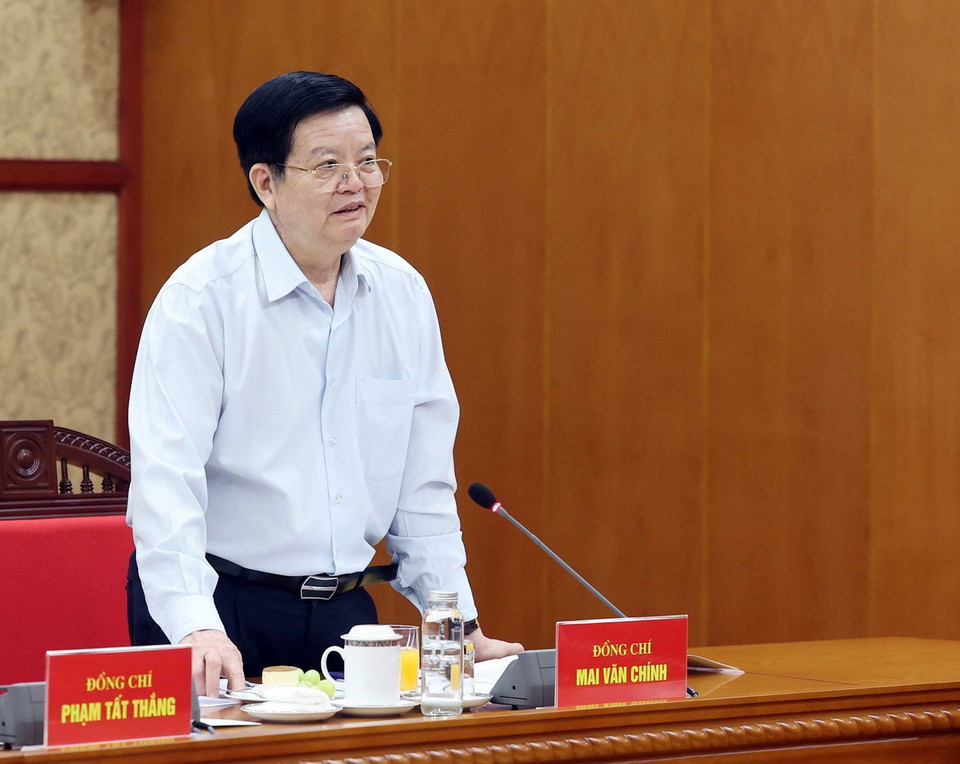 Đồng chí Mai Văn Chính, Trưởng Ban Dân vận Trung ương trình bày báo cáo. (Ảnh: Thống Nhất/TTXVN)