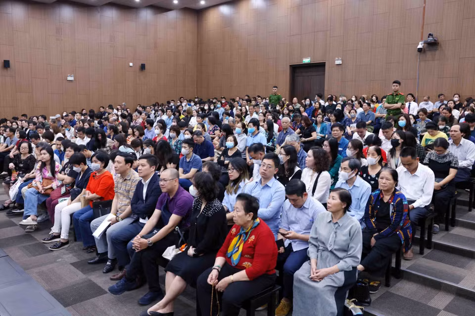 Những người bị hại tham dự phiên tòa. (Ảnh: Phạm Kiên/ TTXVN)