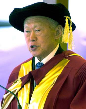 Ông Lý Quang Diệu được nhiều nước trên thế giới tôn vinh nhờ những đóng góp to lớn cho Singapore. (Nguồn: AP)