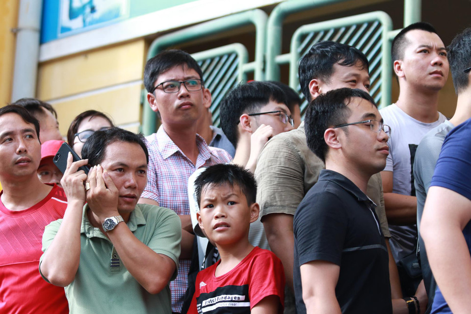 Số lượng vé phát hành của trận đấu này đã nhanh chóng được bán hết. 