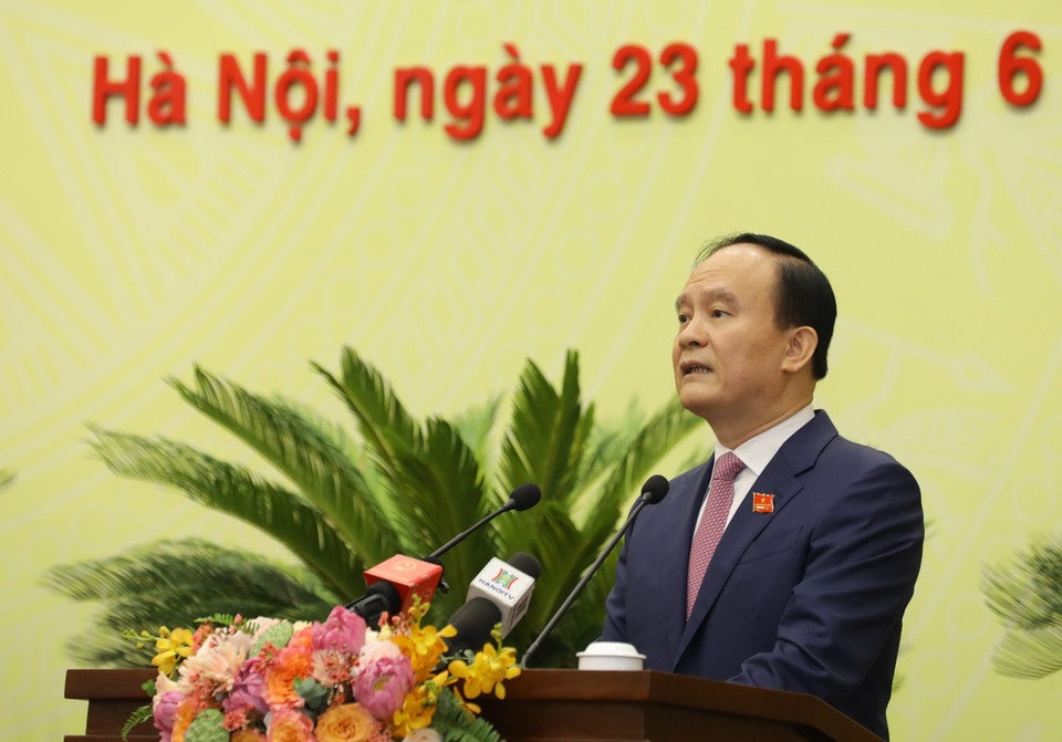 Ông Nguyễn Ngọc Tuấn, Phó Bí thư Thành ủy, Chủ tịch HĐND thành phố khóa XV phát biểu khai mạc kỳ họp. (Ảnh: Nguyễn Điệp/TTXVN)