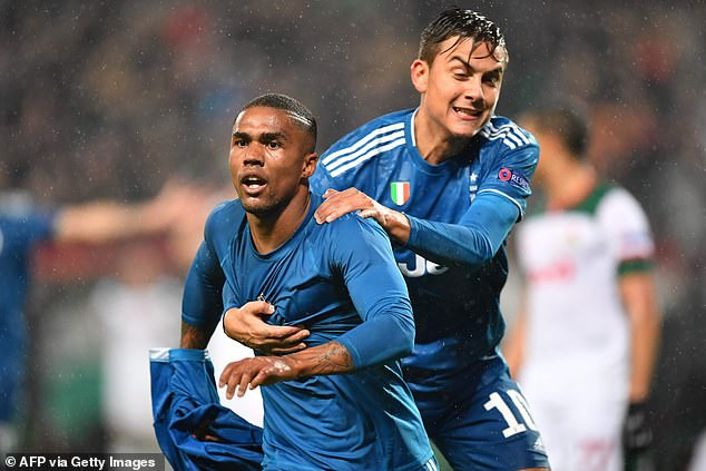 ...và Douglas Costa.