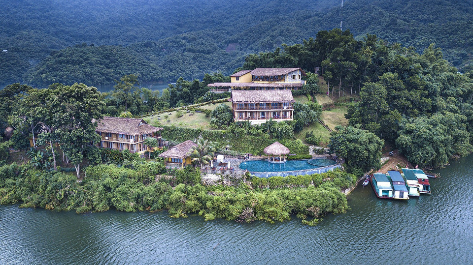 Khu nghỉ dưỡng cao cấp Mai Châu Hideaway nằm ngay bên dòng Đà Giang thơ mộng và hùng vĩ. (Ảnh: Trọng Đạt/TTXVN)(Ảnh: Trọng Đạt/TTXVN)