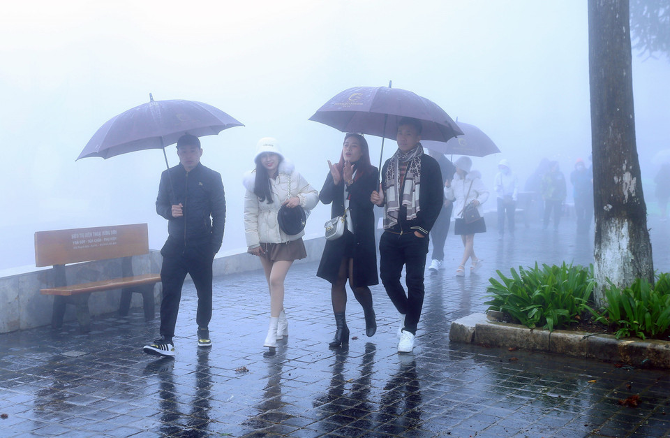 Từ đêm về sáng 2/12, không khí lạnh ảnh hưởng xuống Lào Cai đạt ngưỡng mạnh nhất, khiến nhiệt độ các địa phương trong tỉnh giảm sâu. (Ảnh: Quốc Khánh/TTXVN)