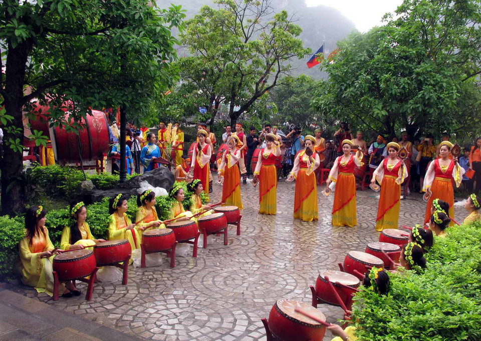 Tiết mục Trống hội Hoa Lư. (Ảnh: Đạt Vũ/Vietnam+)