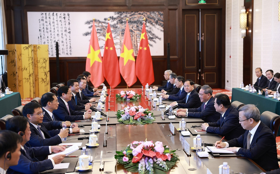 Thủ tướng Phạm Minh Chính hội đàm với Thủ tướng Trung Quốc Lý Cường. (Ảnh: Dương Giang/TTXVN)