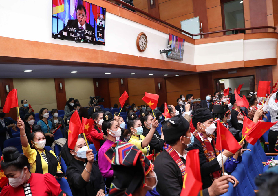 Ngày 15/12, Tổ chức Giáo dục, Khoa học và Văn hóa Liên hợp quốc (UNESCO) đã chính thức ghi danh Xòe Thái là Di sản Văn hóa Phi vật thể Đại diện của Nhân loại. (Ảnh: Thanh Tùng/TTXVN)