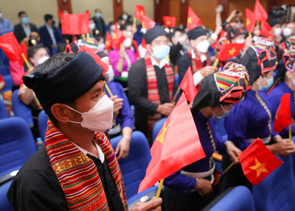 Giây phút Nghệ thuật Xòe Thái của Việt Nam chính thức được UNESCO ghi danh vào Danh sách Di sản Văn hóa Phi vật thể Đại diện của Nhân loại tại đầu cầu Bộ Văn hóa, Thể thao và Du lịch tại Hà Nội. (Ảnh: Thanh Tùng/TTXVN)