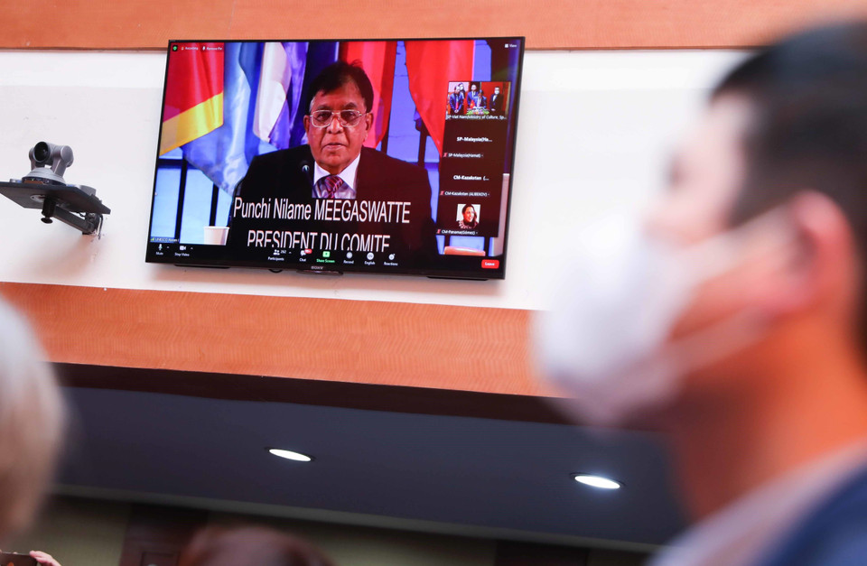 Theo dõi phiên họp tại đầu cầu Bộ Văn hóa, Thể thao và Du lịch tại Hà Nội. (Ảnh: Thanh Tùng/TTXVN)