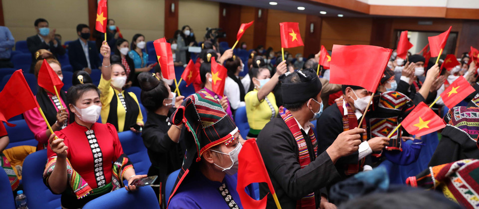 Giây phút Nghệ thuật Xòe Thái của Việt Nam chính thức được UNESCO ghi danh vào Danh sách Di sản Văn hóa Phi vật thể Đại diện của Nhân loại tại đầu cầu Bộ Văn hóa, Thể thao và Du lịch tại Hà Nội. (Ảnh: Thanh Tùng/TTXVN)