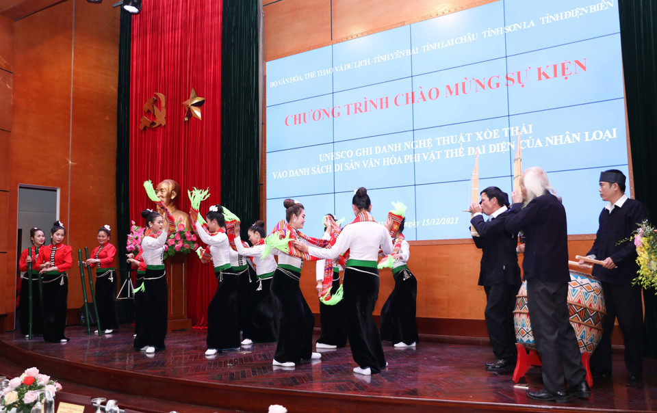 Chủ thể của Nghệ thuật Xòe Thái là cộng đồng người Thái, cư trú ở vùng núi Tây Bắc Việt Nam. Họ là một trong 54 dân tộc sinh sống ở Việt Nam, chủ yếu canh tác trồng lúa nước. (Ảnh: Thanh Tùng/TTXVN)