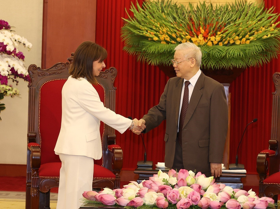 Tổng Bí thư Nguyễn Phú Trọng và Tổng thống Hy Lạp Katerina Sakellaropoulou. (Ảnh: Trí Dũng/TTXVN)