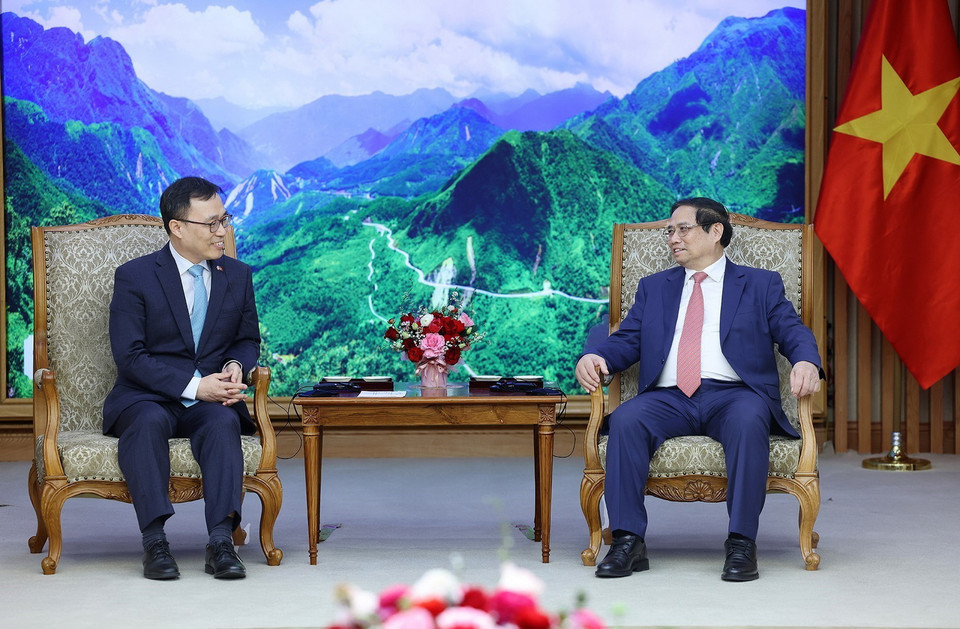 Thủ tướng Phạm Minh Chính tiếp Đại sứ Hàn Quốc tại Việt Nam Choi Young-sam. (Ảnh: Dương Giang/TTXVN)