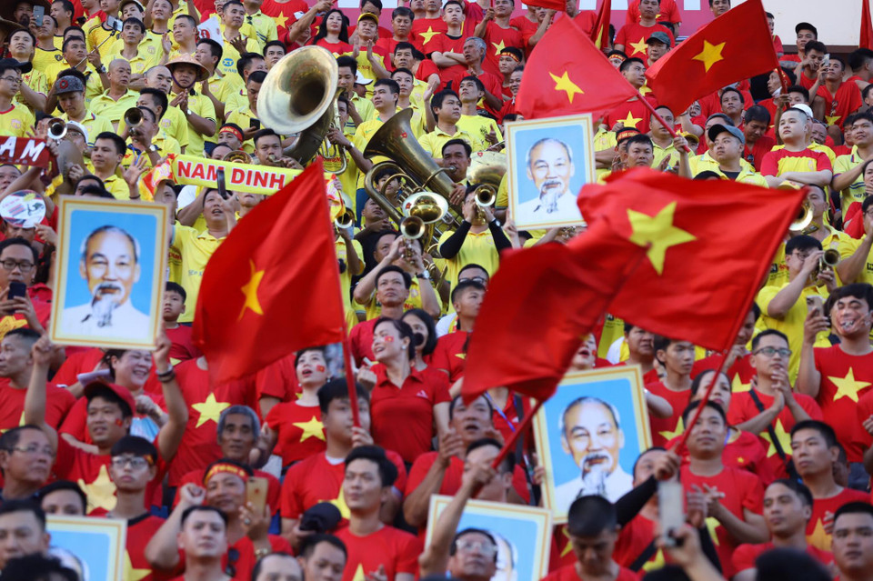 Đây là dịp hiếm để Thiên Trường 'mở hội" khi trực tiếp chứng kiến Đội tuyển Việt Nam thi đấu. (Ảnh: Việt Anh/Vietnam+)