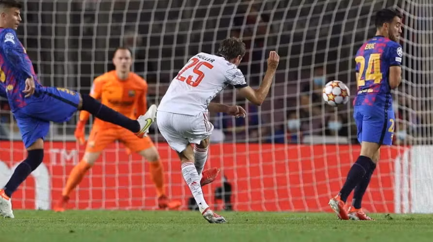 ...và đến phút thứ 34, Thomas Mueller ghi bàn thắng mở tỷ số cho Bayern. (Nguồn: FcBayern)