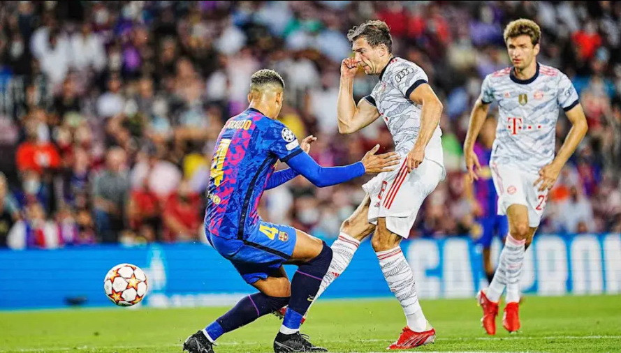 Dù thi đấu tại Camp Nou, nhưng Bayern Munich lại nhập cuộc rất chủ động... (Nguồn: FcBayern) 