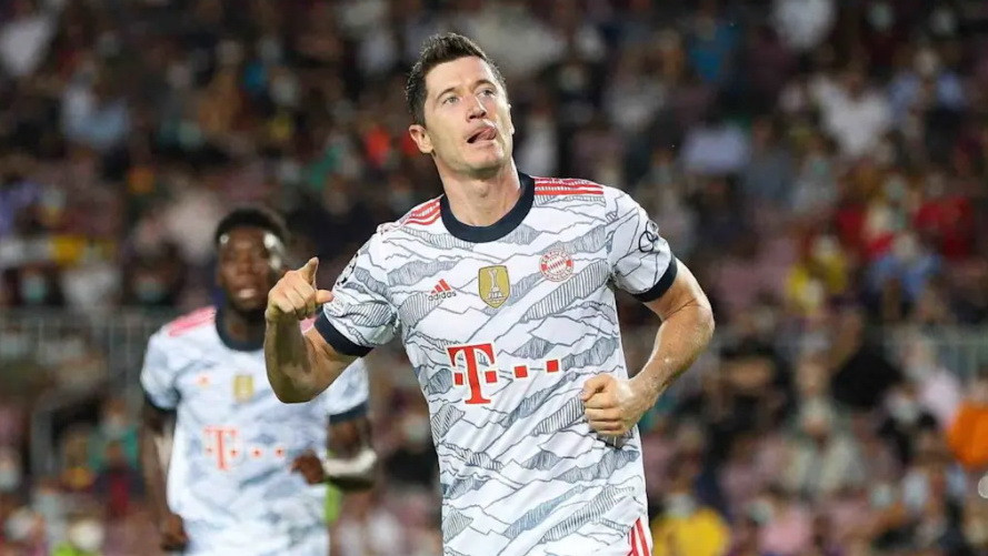 ...trước khi có bàn nhân đôi cách biệt của Robert Lewandowski ở phút 56. (Nguồn: FcBayern)