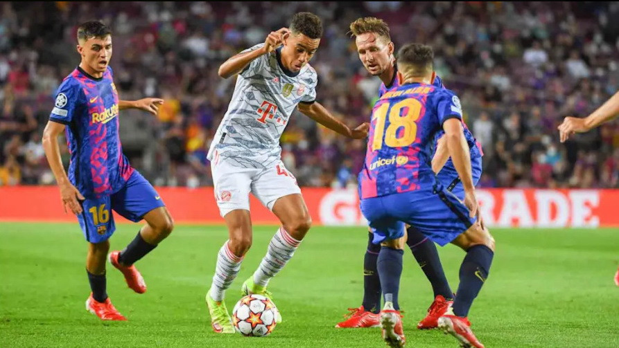 Bayern khiến Barcelona gặp nhiều khó khăn trong trận này...(Nguồn: FcBayern)