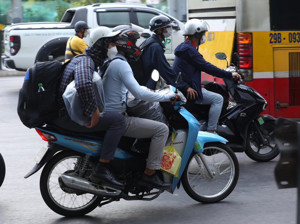 17h, chiều 4/9, rất đông người dân đã quay trở lại Hà Nội. (Ảnh: Hoàng Hiếu/TTXVN)