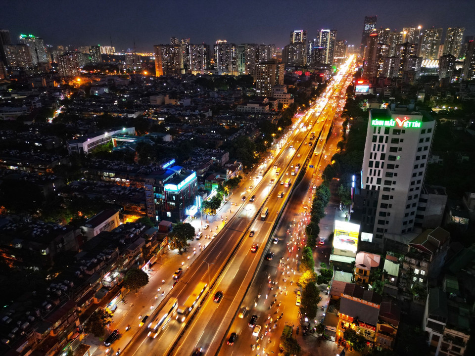 18h, tối 4/9, tại Đường vành đai 3 trên cao đoạn qua đường Khuất Duy Tiến (Hà Nội) giao thông thông thoáng. (Ảnh: Tuấn Anh/TTXVN)