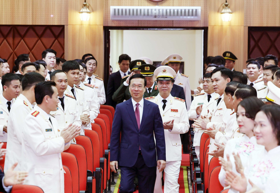 Chủ tịch nước Võ Văn Thưởng đến thăm Bộ Tư lệnh Cảnh vệ. (Ảnh: Thống Nhất/TTXVN)