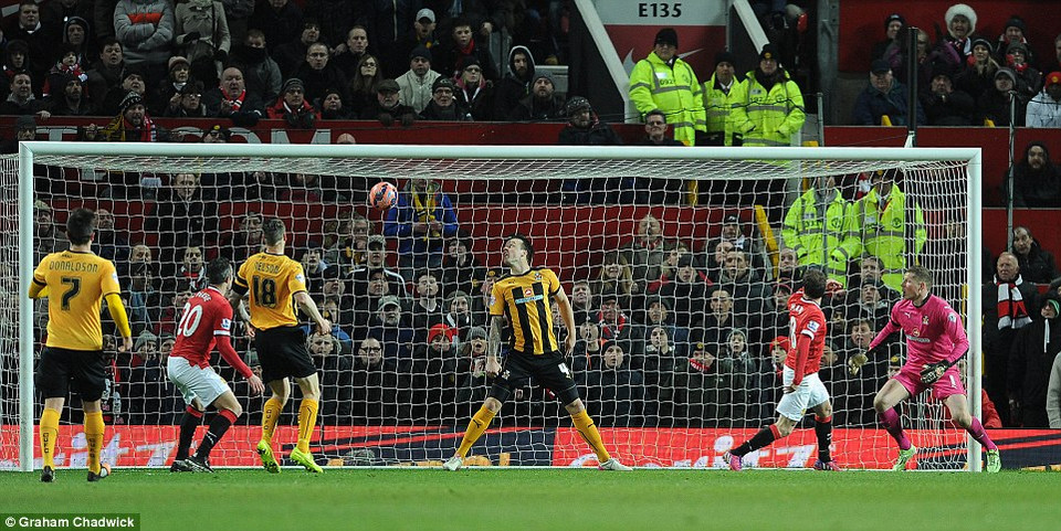 ... bằng pha đệm bóng kỹ thuật.