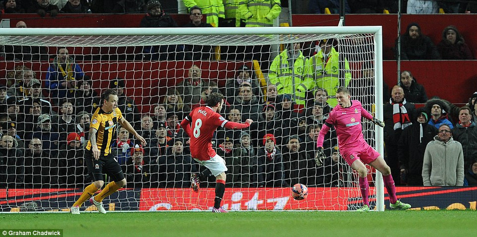 Phút 28, Mata ghi bàn mở tỷ số.