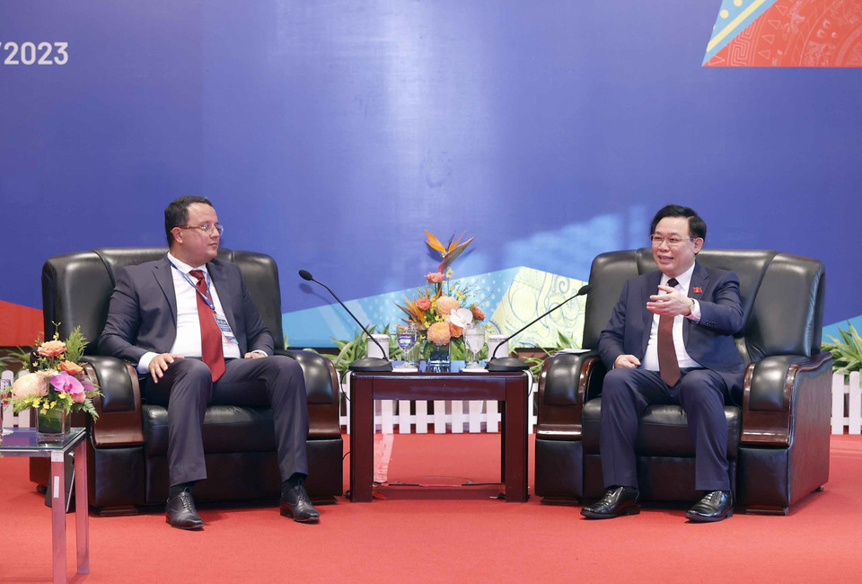 Chủ tịch Quốc hội Vương Đình Huệ tiếp Phó Chủ tịch Quốc hội Algeria Monder Bouden. (Ảnh: Doãn Tấn/TTXVN)