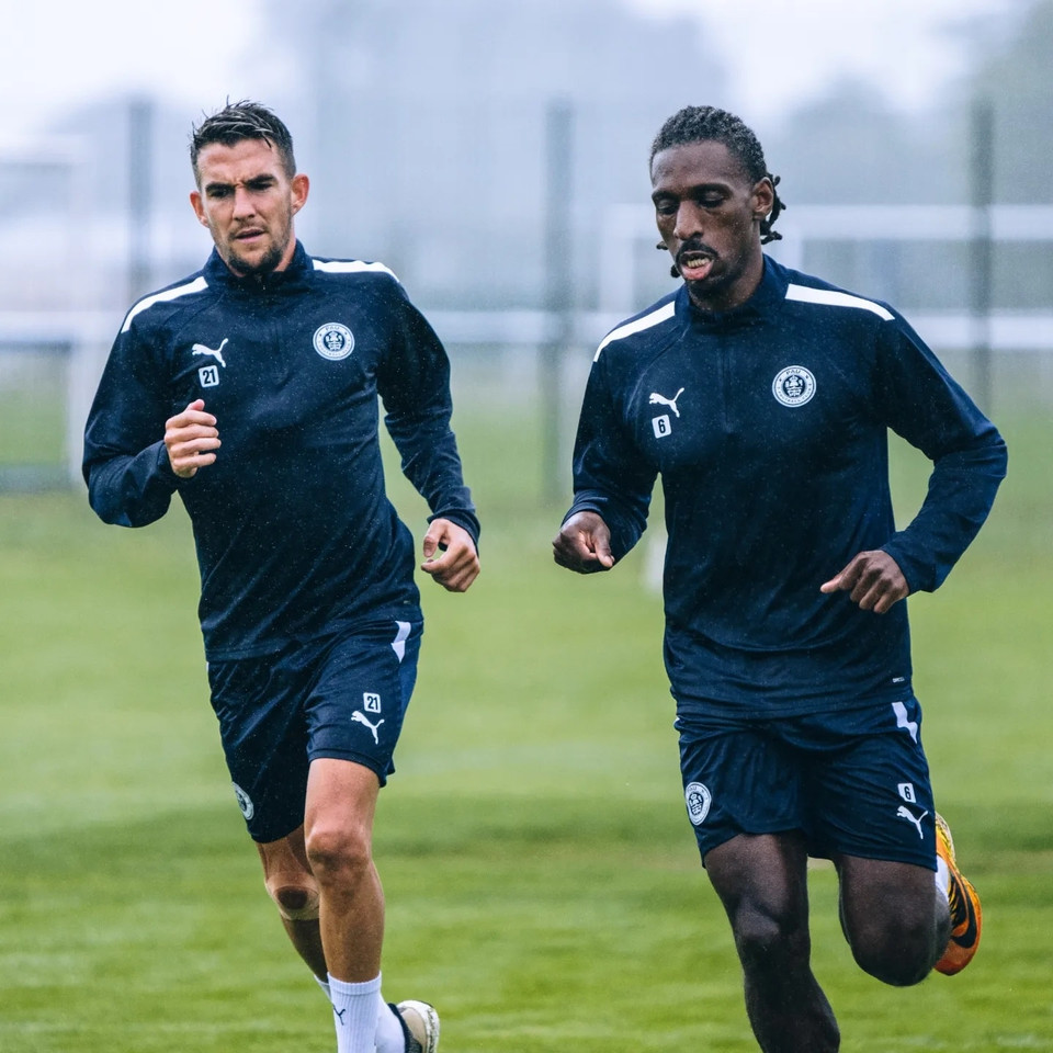 Quang Hải sẽ có khoảng 1 tháng tập luyện, làm quen với môi trường, đồng đội mới ở Pau FC. (Nguồn: PauFC)