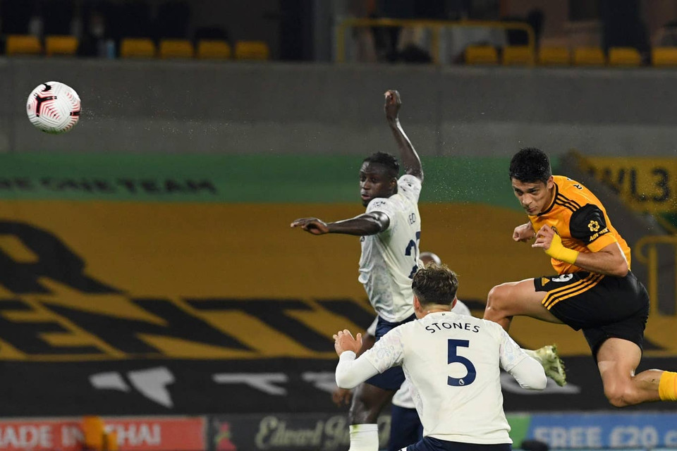 ...mở ra hy vọng có điểm cho đội chủ nhà Wolves. (Nguồn: Getty Images)