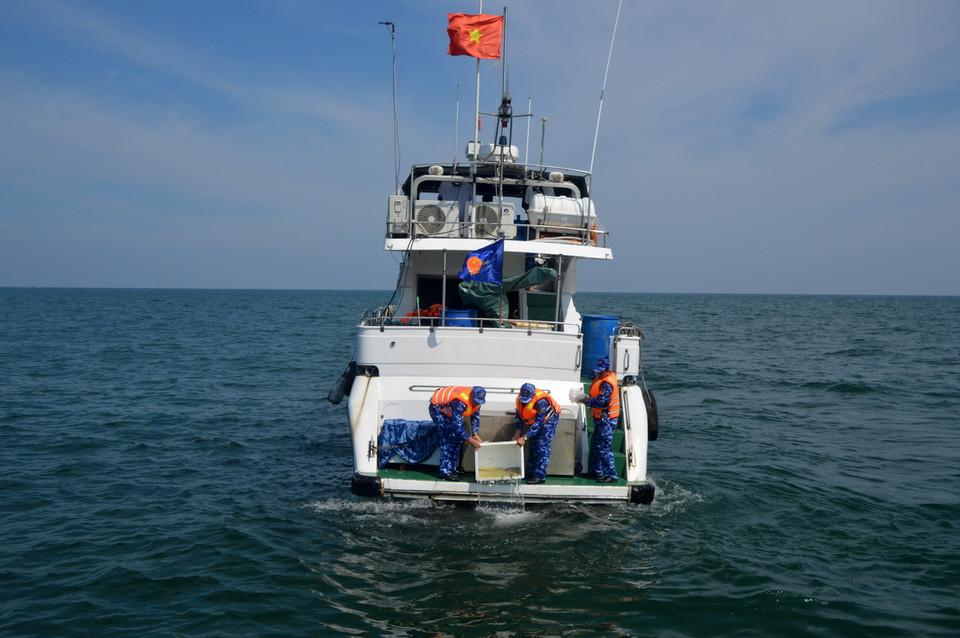 Cảnh sát biển Việt Nam - Trung Quốc tuần tra chung trên vùng biển phía Bắc Vịnh Bắc Bộ. (Ảnh: TTXVN)