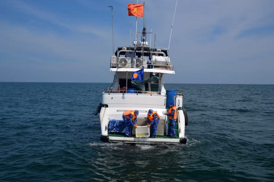 Cảnh sát biển Việt Nam - Trung Quốc tuần tra chung trên vùng biển phía Bắc Vịnh Bắc Bộ. (Ảnh: TTXVN)