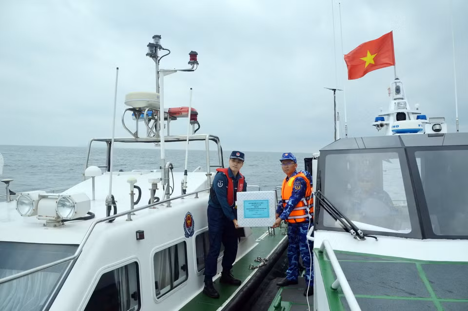 Cảnh sát biển Việt Nam - Trung Quốc tuần tra chung trên vùng biển phía Bắc Vịnh Bắc Bộ. (Ảnh: TTXVN)