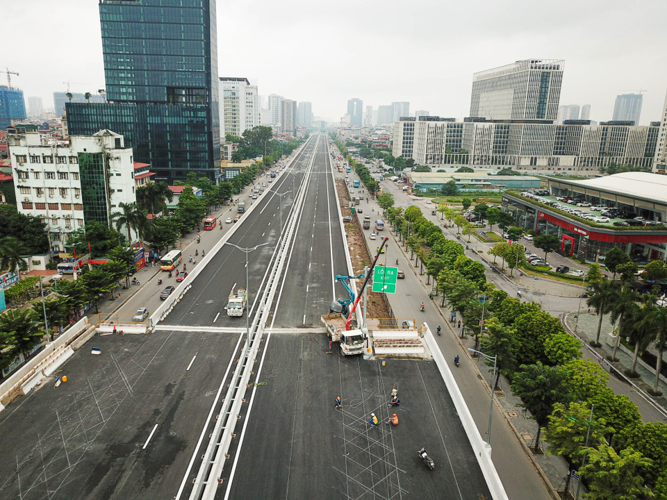 Khi tuyến đường vành đai 3 hoàn thành sẽ góp phần quan trọng trong việc kết nối liên thông tuyến đường vành đai 3 trên cao từ Pháp Vân đến cầu Thăng Long; rút ngắn thời gian di chuyển từ nội đô đi sân bay Nội Bài, đi các tỉnh miền núi phía Bắc và ngược lại. (Ảnh: Hào Nguyễn/Vietnam+)