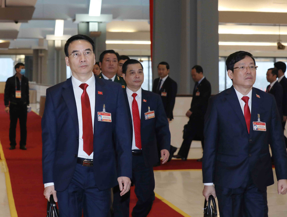  Các đại biểu đoàn Đảng bộ tỉnh Vĩnh Phúc đến dự phiên họp sáng 30/1. (Ảnh: TTXVN)