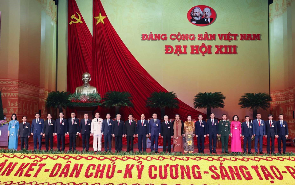  Các đồng chí lãnh đạo Đảng, Nhà nước chụp ảnh chung với Đoàn đại biểu Đảng bộ thành phố Đà Nẵng. (Ảnh: TTXVN)