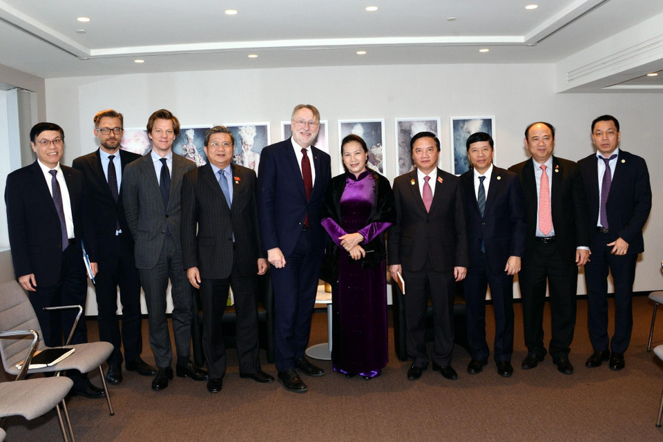 Chủ tịch Quốc hội Nguyễn Thị Kim Ngân tiếp Chủ tịch Ủy ban Thương mại quốc tế của EP Bernd Lange. (Ảnh: Trọng Đức/TTXVN)