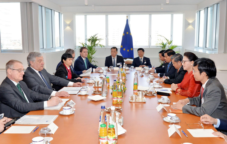 Quang cảnh buổi hội đàm giữa Chủ tịch Quốc hội Nguyễn Thị Kim Ngân với Chủ tịch Nghị viện châu Âu Antonio Tajani. (Ảnh: Trọng Đức/TTXVN)